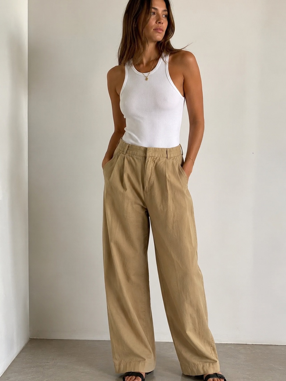 BANANA REPUBLIC khaki pants in tan